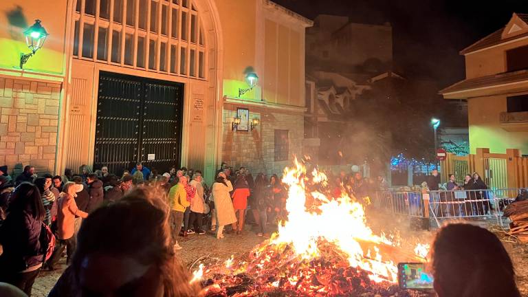Una treintena de lumbres para celebrar San Antón Una treintena de lumbres para celebrar San Antón