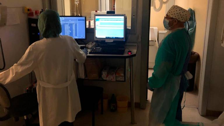 Más de 300 sanitarios para reforzar los centros de salud y hospitales Más de 300 sanitarios para reforzar los centros de salud y hospitales