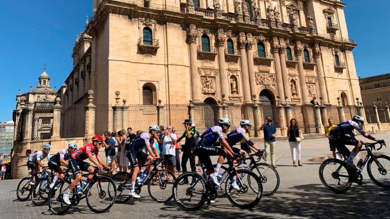 ¿Tiene algún viaje el sábado? Mire las carreteras cortadas por el paso de La Vuelta en Jaén ¿Tiene algún viaje el sábado? Mire las carreteras cortadas por el paso de La Vuelta en Jaén