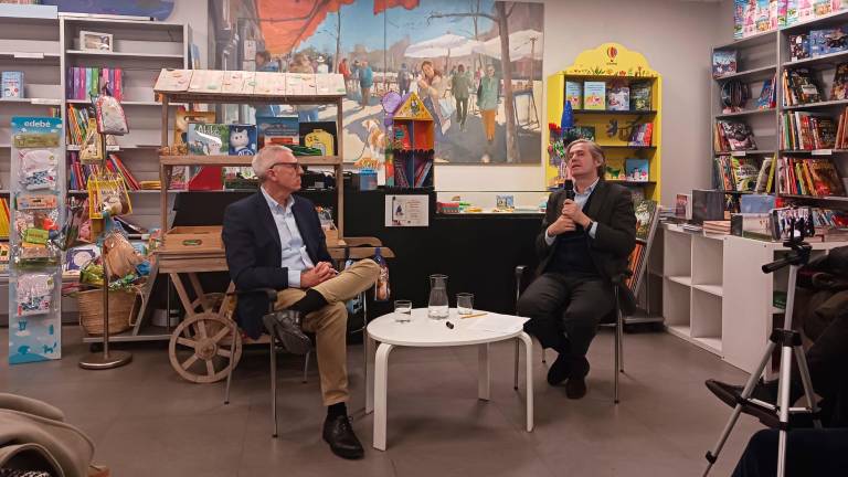 Emilio Lara saca “Los colmillos del cielo” en Madrid Emilio Lara saca “Los colmillos del cielo” en Madrid