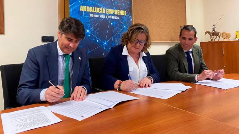 La Junta destaca en Huelma la importancia del emprendimiento para arraigar población La Junta destaca en Huelma la importancia del emprendimiento para arraigar población