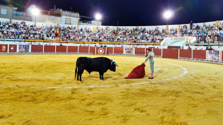 Jornada histórica de Enrique Ponce en Navas de San Juan tras cortar seis orejas y rabo