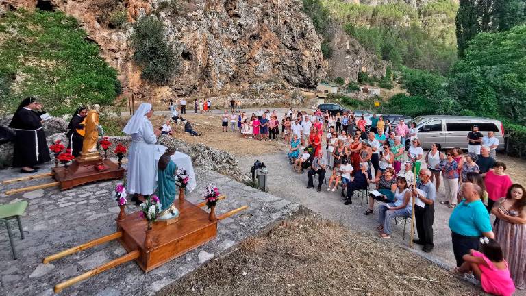 Reencuentros en La Toba que nacen de la fe a San Pedro y La Inmaculada Reencuentros en La Toba que nacen de la fe a San Pedro y La Inmaculada