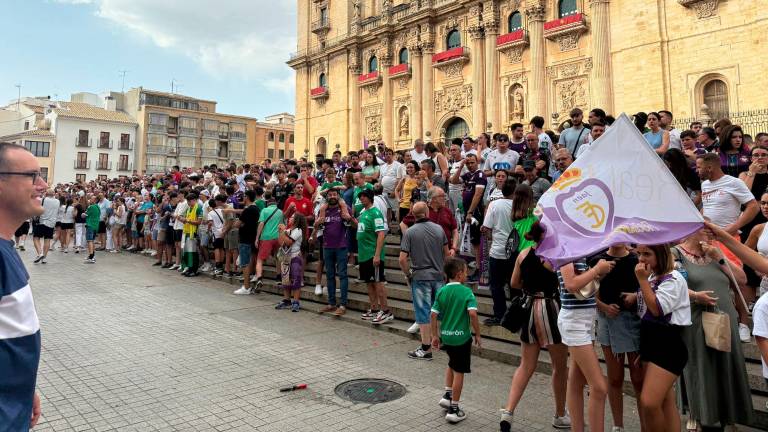 El Real Jaén celebra con una afición desatada el ascenso a Segunda Federación El Real Jaén celebra con una afición desatada el ascenso a Segunda Federación