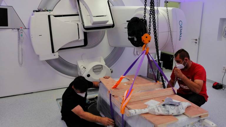 Finaliza la instalación del acelerador lineal del Hospital Universitario Finaliza la instalación del acelerador lineal del Hospital Universitario