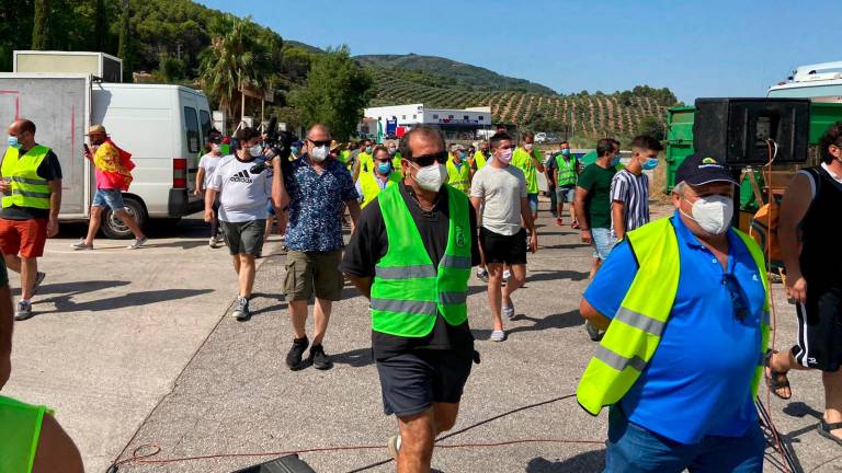 Circulación normal en Segura tras la caravana de olivareros con “unos 250 vehículos” Circulación normal en Segura tras la caravana de olivareros con “unos 250 vehículos”