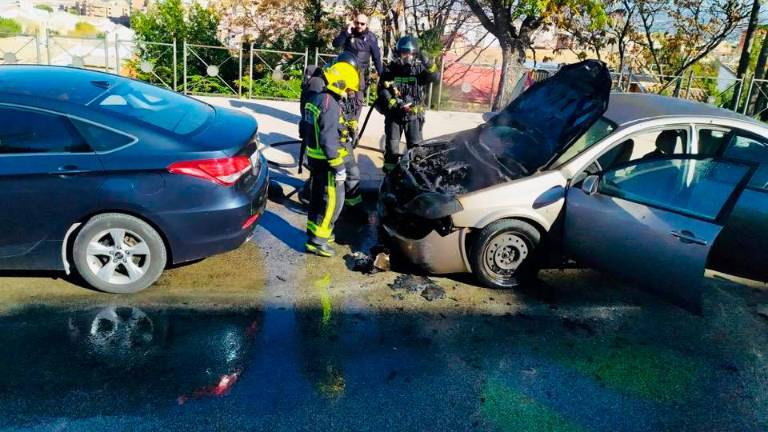 Doble intervención del Cuerpo de Bomberos Doble intervención del Cuerpo de Bomberos