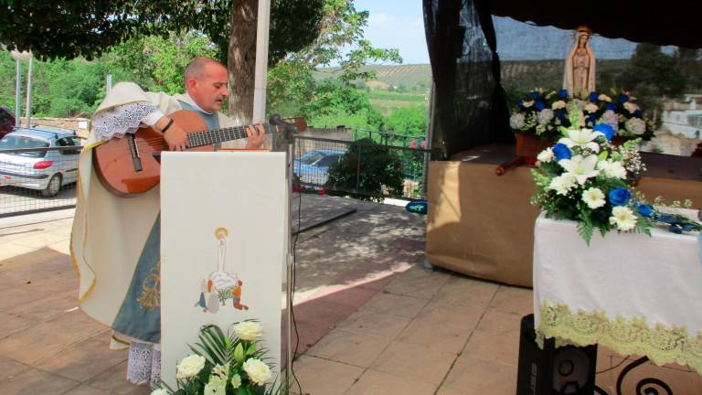 Villalobos saca en procesión a la Virgen de Fátima Villalobos saca en procesión a la Virgen de Fátima