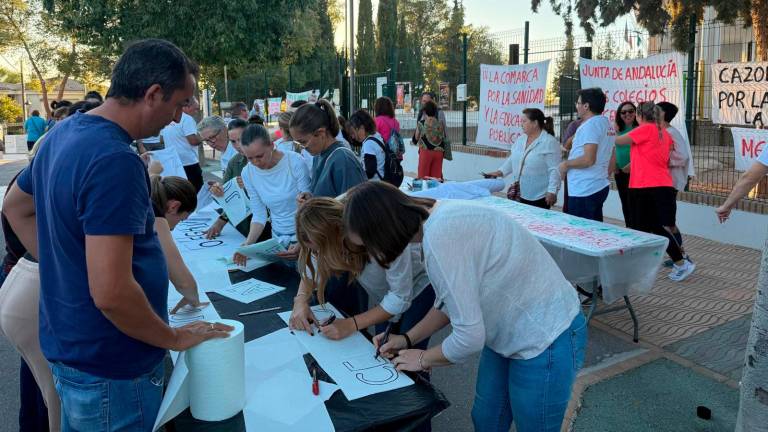 Peal de Becerro continúa con las reivindicaciones por el CEIP Antonio Machado Peal de Becerro continúa con las reivindicaciones por el CEIP Antonio Machado