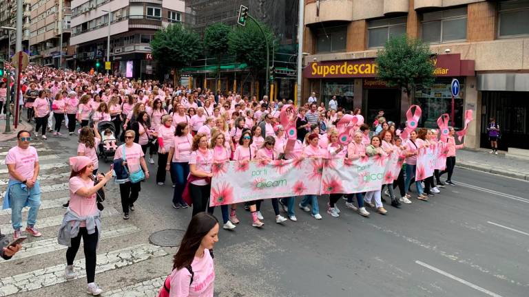 Una marea rosa de esperanza en Jaén por la investigación del cáncer de mama Una marea rosa de esperanza en Jaén por la investigación del cáncer de mama