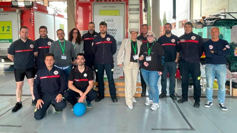 Bomberos de Jaén se unen a la ONCE para promover la inclusión en el deporte Bomberos de Jaén se unen a la ONCE para promover la inclusión en el deporte