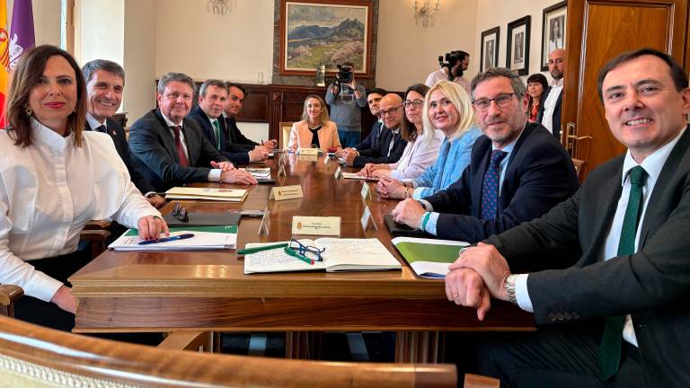 La mesa para la integración del tren en Jaén queda constituida con reservas sobre la intermodalidad La mesa para la integración del tren en Jaén queda constituida con reservas sobre la intermodalidad