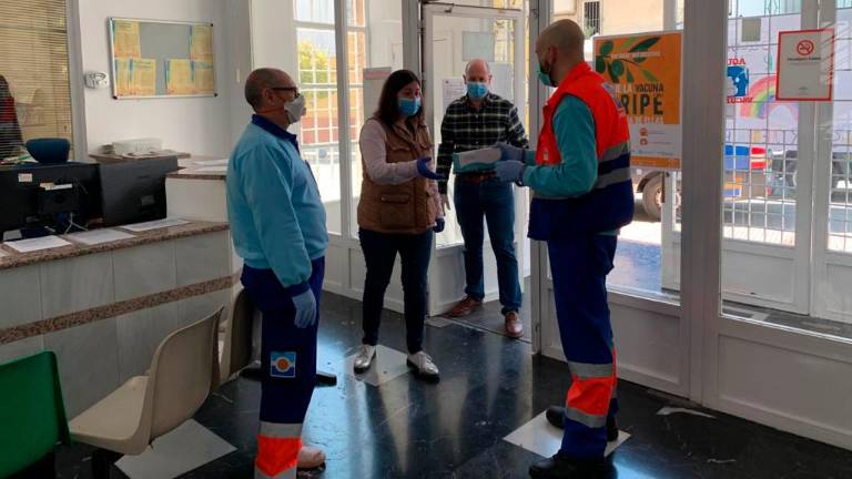 El Ayuntamiento de Jódar reparte mascarillas a sanitarios y comercios El Ayuntamiento de Jódar reparte mascarillas a sanitarios y comercios