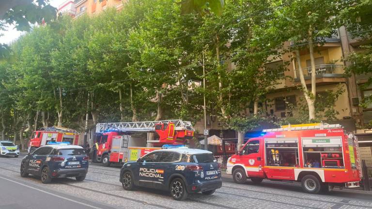Atendido un hombre por inhalación de humo en un incendio en el Paseo de la Estación Atendido un hombre por inhalación de humo en un incendio en el Paseo de la Estación
