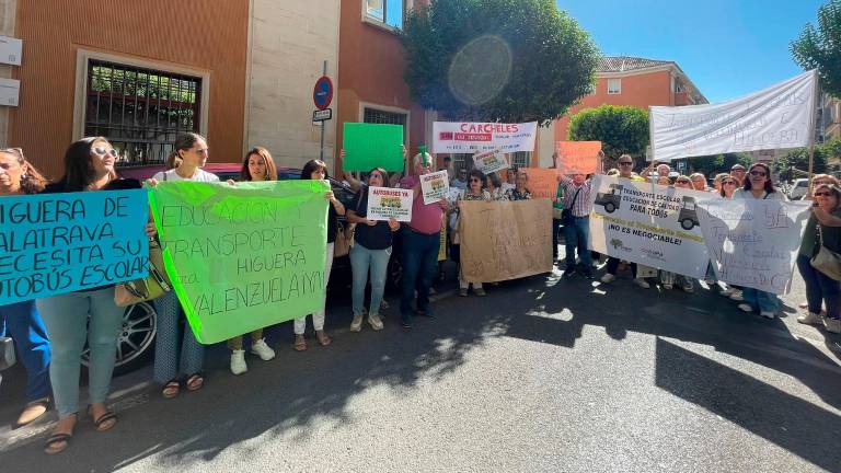 Protesta por “una educación en igualdad de condiciones” ante la falta de transporte escolar Protesta por “una educación en igualdad de condiciones” ante la falta de transporte escolar