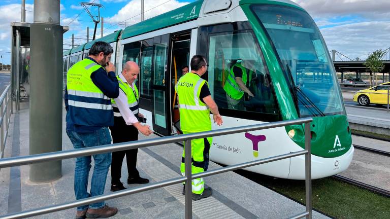 Continúan las pruebas del tranvía: Esta vez con la regularización semafórica Continúan las pruebas del tranvía: Esta vez con la regularización semafórica