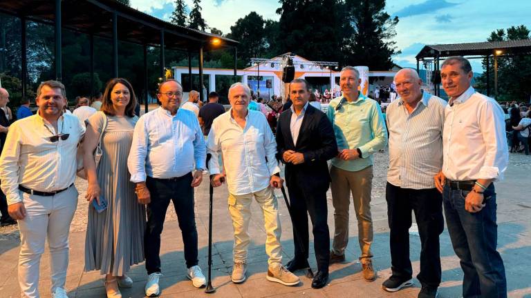 Siles reconoce la trayectoria del cantautor Paco Segura Siles reconoce la trayectoria del cantautor Paco Segura