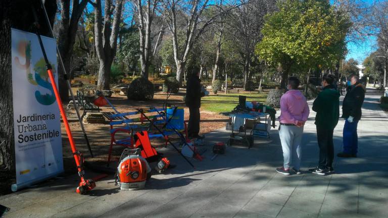 Un centenar de desempleados trabajan en acciones de jardinería sostenible