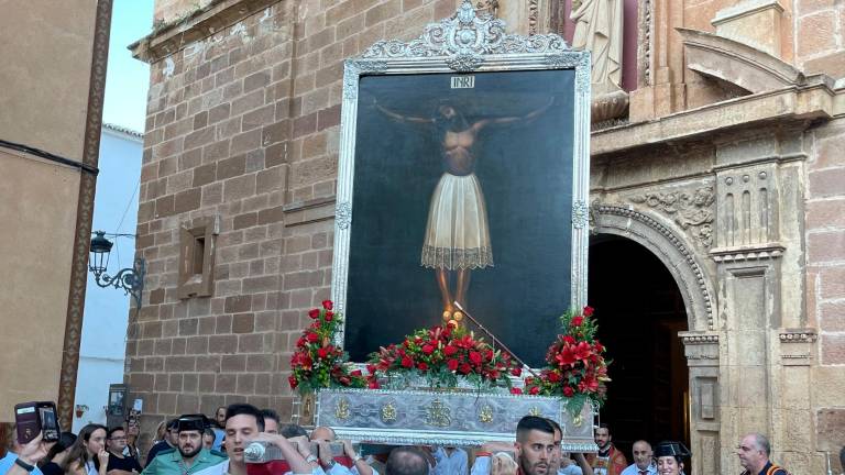 El patrón de Cabra del Santo Cristo reúne bajo la fe a grandes grupos de visitantes El patrón de Cabra del Santo Cristo reúne bajo la fe a grandes grupos de visitantes