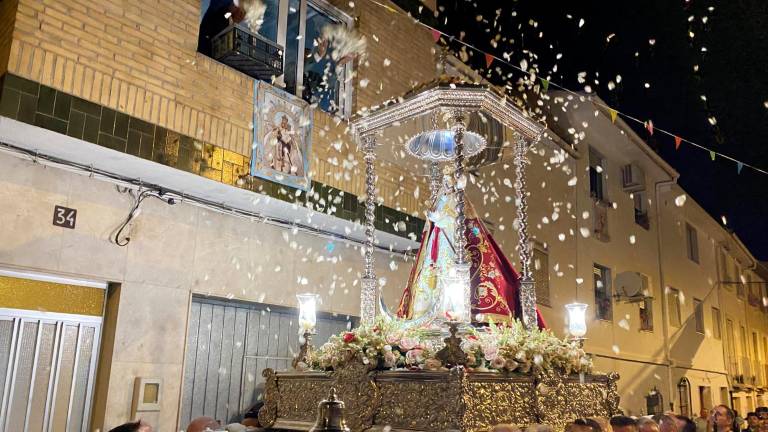 La Morenita celebra un legado de fe centenario en Castillo de Locubín La Morenita celebra un legado de fe centenario en Castillo de Locubín