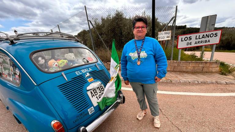 Un sueño cumplido en un Seat 600 azul Un sueño cumplido en un Seat 600 azul