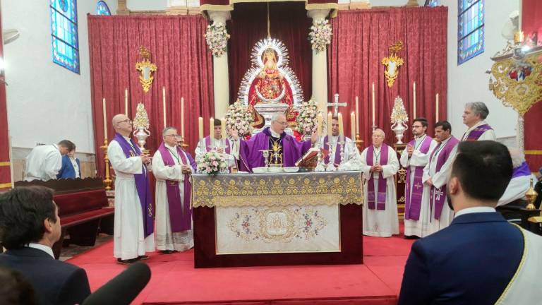 Resumen de una misa cargada de emoción en honor de la Virgen de Alharilla Resumen de una misa cargada de emoción en honor de la Virgen de Alharilla