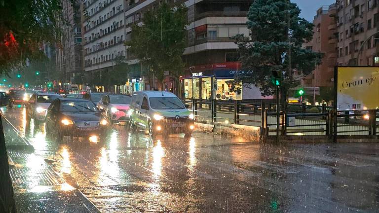 El cielo se rompe en Jaén y la noche encara un auténtico diluvio El cielo se rompe en Jaén y la noche encara un auténtico diluvio