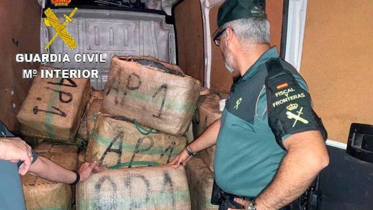 Intervenidas diez toneladas de hachís en una macrooperación contra el narcotráfico Intervenidas diez toneladas de hachís en una macrooperación contra el narcotráfico