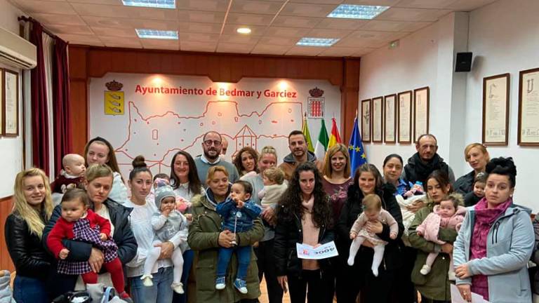 Cheques bebé a progenitores bedmarenses y garcileños Cheques bebé a progenitores bedmarenses y garcileños
