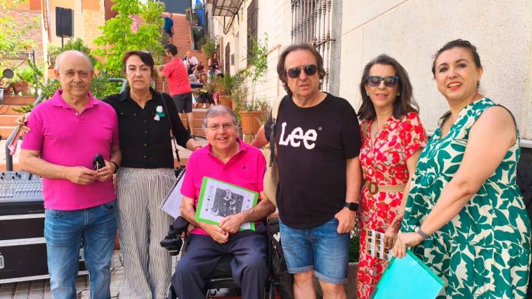 El Almendral se llena de poesía y música en una jornada abierta al barrio El Almendral se llena de poesía y música en una jornada abierta al barrio