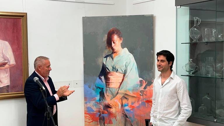 El retrato “Oculta” gana el Concurso Internacional de Pintura “Cerezo Moreno” El retrato “Oculta” gana el Concurso Internacional de Pintura “Cerezo Moreno”