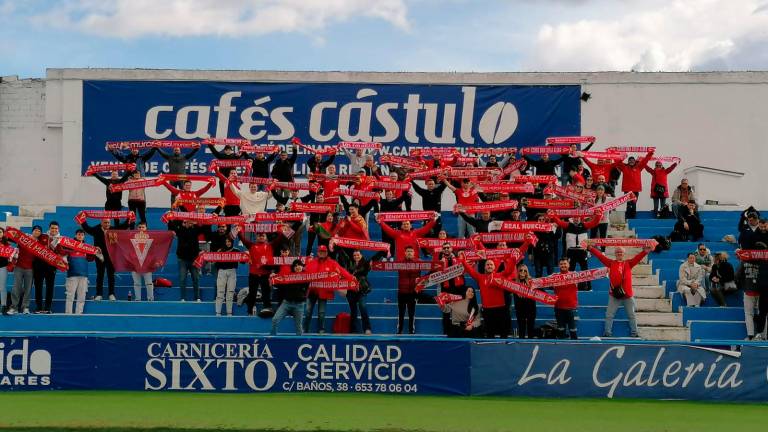 Un gran Linares Deportivo deja noqueado al Real Murcia (2-0) Un gran Linares Deportivo deja noqueado al Real Murcia (2-0)