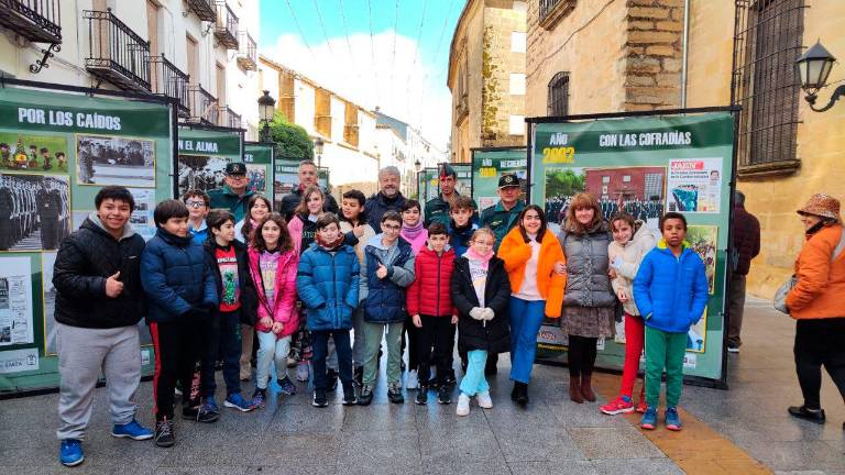 Pequeños de Baeza se impregnan de la historia de la Benemérita Pequeños de Baeza se impregnan de la historia de la Benemérita