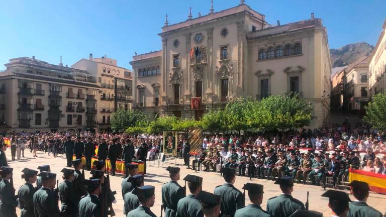 La Guardia Civil honra a la Virgen del Pilar con una inmaculada puesta en escena La Guardia Civil honra a la Virgen del Pilar con una inmaculada puesta en escena