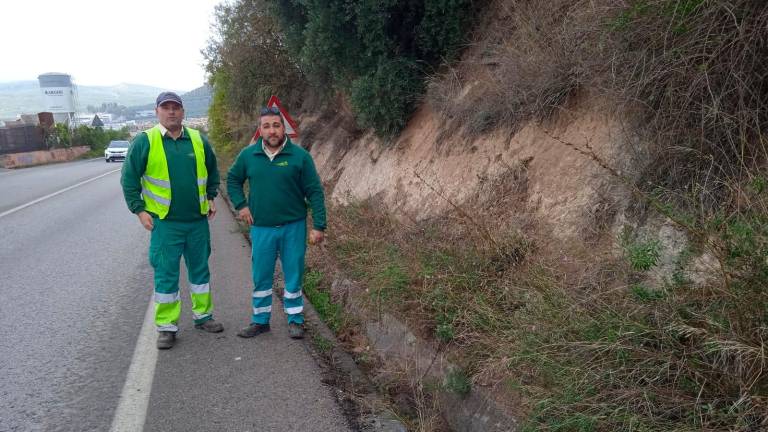 Dos jardineros salvan a un anciano atrapado en una cuneta en Alcalá la Real Dos jardineros salvan a un anciano atrapado en una cuneta en Alcalá la Real