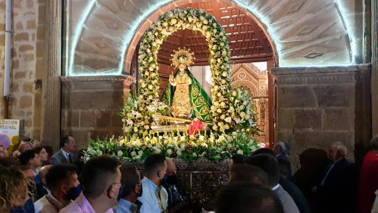 Reviva el momento de la salida de la Virgen de los Remedios de Ibros Reviva el momento de la salida de la Virgen de los Remedios de Ibros