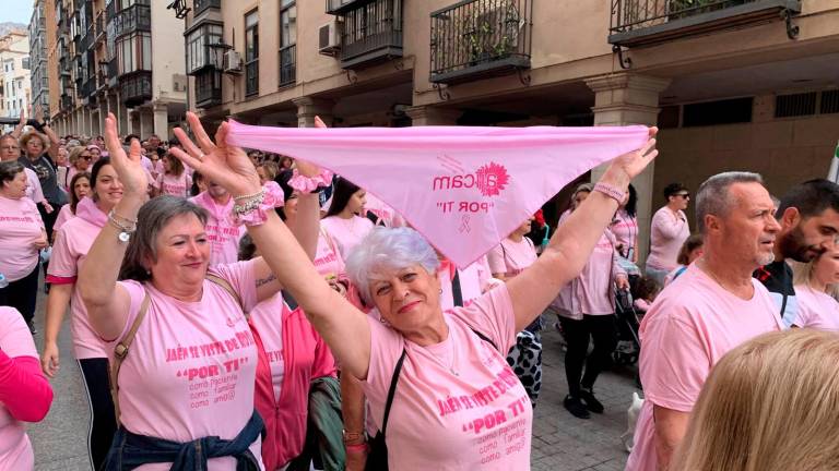 Una marea rosa de esperanza en Jaén por la investigación del cáncer de mama Una marea rosa de esperanza en Jaén por la investigación del cáncer de mama