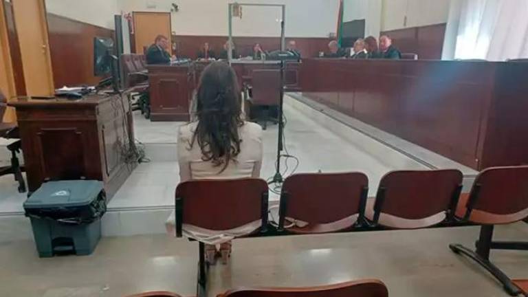 Condenada a 21 años de cárcel la enfermera que intoxicó a compañeros en el centro penitenciario de Huelva Condenada a 21 años de cárcel la enfermera que intoxicó a compañeros en el centro penitenciario de Huelva