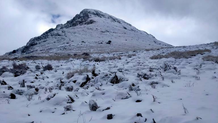 La majestuosidad de la nieve entre Mata Bejid y Miramundos La majestuosidad de la nieve entre Mata Bejid y Miramundos