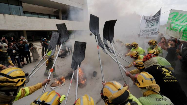 Casi medio millar de personas reclama en Valladolid la dimisión de Quiñones Casi medio millar de personas reclama en Valladolid la dimisión de Quiñones