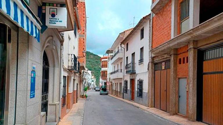 Cae el primer premio Extraordinario del Día de la Madre en Valdepeñas de Jaén Cae el primer premio Extraordinario del Día de la Madre en Valdepeñas de Jaén