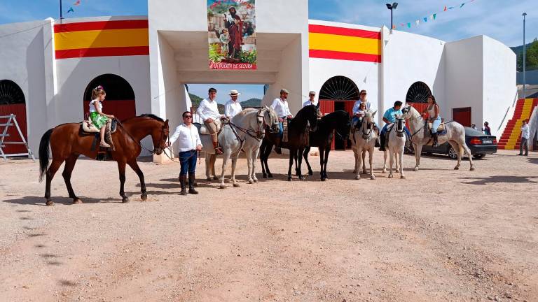 San Mateo revive el espíritu de fe con su desfile ecuestre en La Puerta de Segura San Mateo revive el espíritu de fe con su desfile ecuestre en La Puerta de Segura