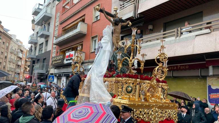 La Clemencia detiene su itinerario y entra en la Catedral de Jaén La Clemencia detiene su itinerario y entra en la Catedral de Jaén