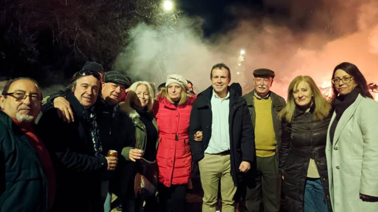Una treintena de lumbres para celebrar San Antón Una treintena de lumbres para celebrar San Antón