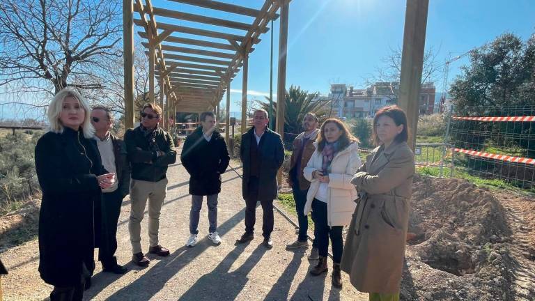 La Vía Verde del Aceite incorpora una pérgola en su inicio La Vía Verde del Aceite incorpora una pérgola en su inicio