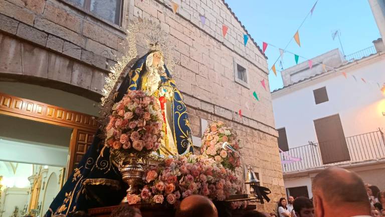 Los Villares expresa su pasión por su venerada patrona Los Villares expresa su pasión por su venerada patrona