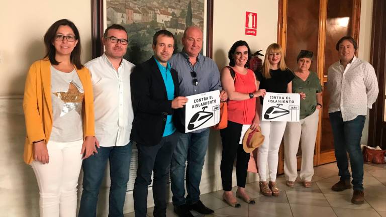 Una avería en el tren a Madrid obliga a llevar a viajeros en bus Una avería en el tren a Madrid obliga a llevar a viajeros en bus