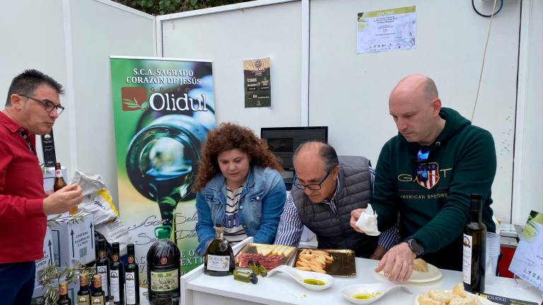 El mejor aceite de Mancha Real, citado en la Plaza de la Constitución El mejor aceite de Mancha Real, citado en la Plaza de la Constitución