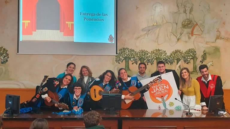 La tuna de peritos pone en valor a la mujer y la música La tuna de peritos pone en valor a la mujer y la música