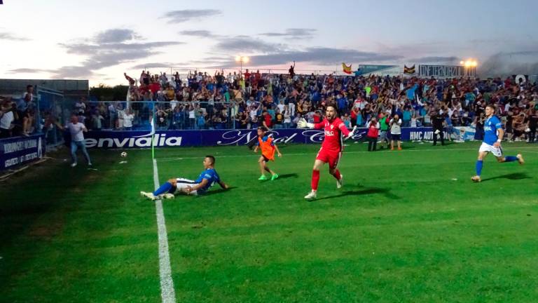 El sueño del ascenso se tiñe de color azulillo El sueño del ascenso se tiñe de color azulillo